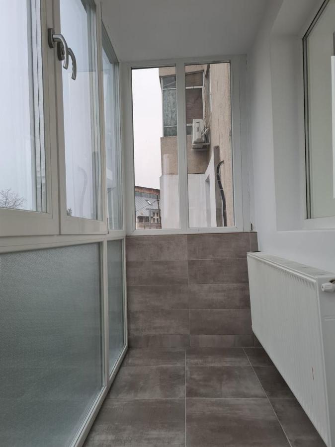 Apartament Terra Apartment Targoviste Bagian luar foto