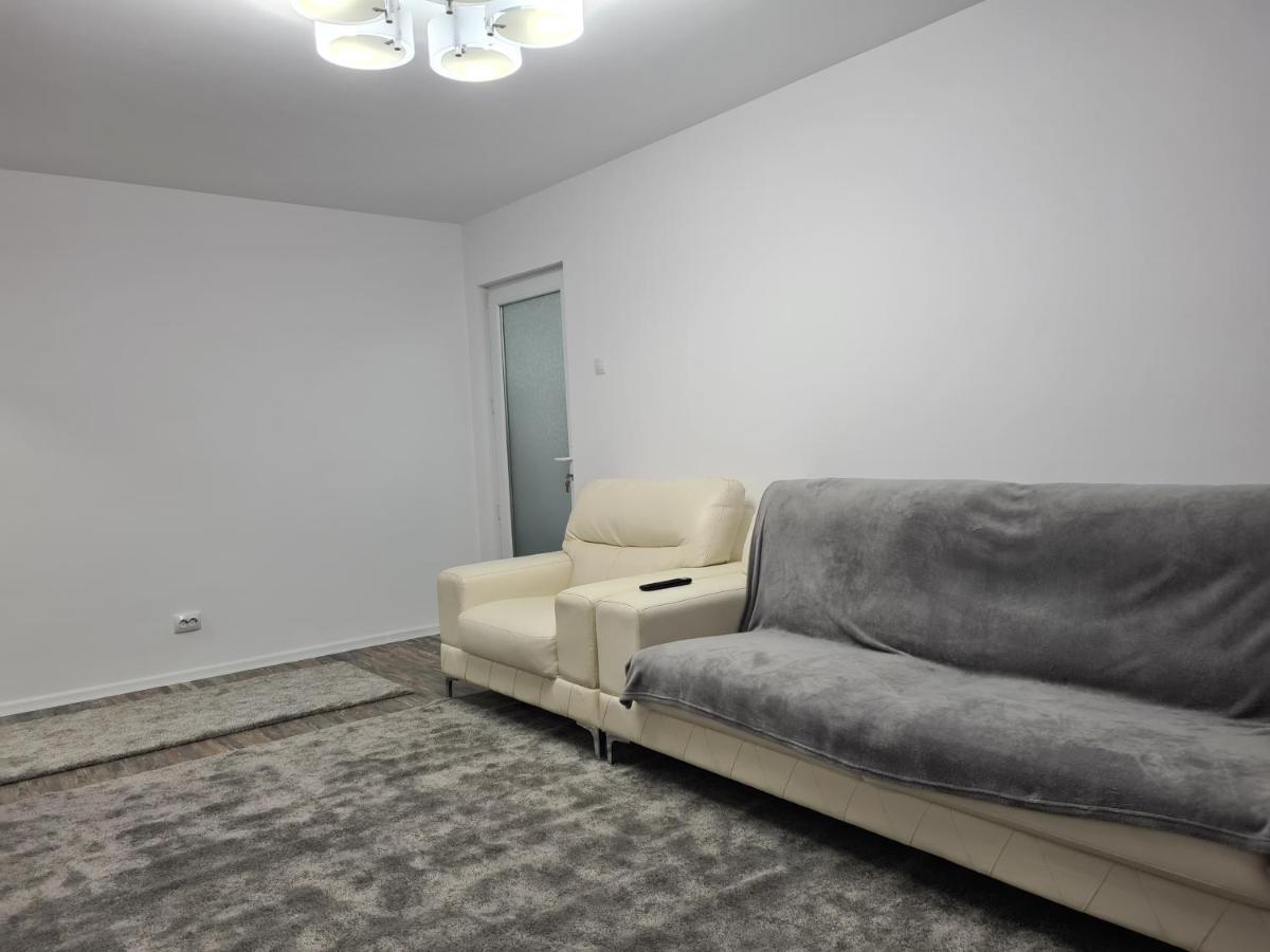 Apartament Terra Apartment Targoviste Bagian luar foto