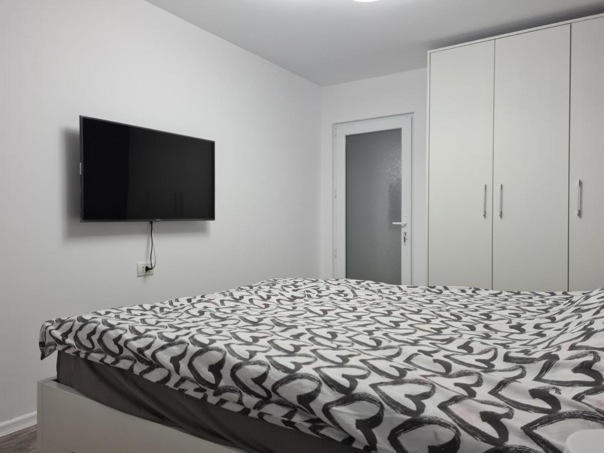 Apartament Terra Apartment Targoviste Bagian luar foto