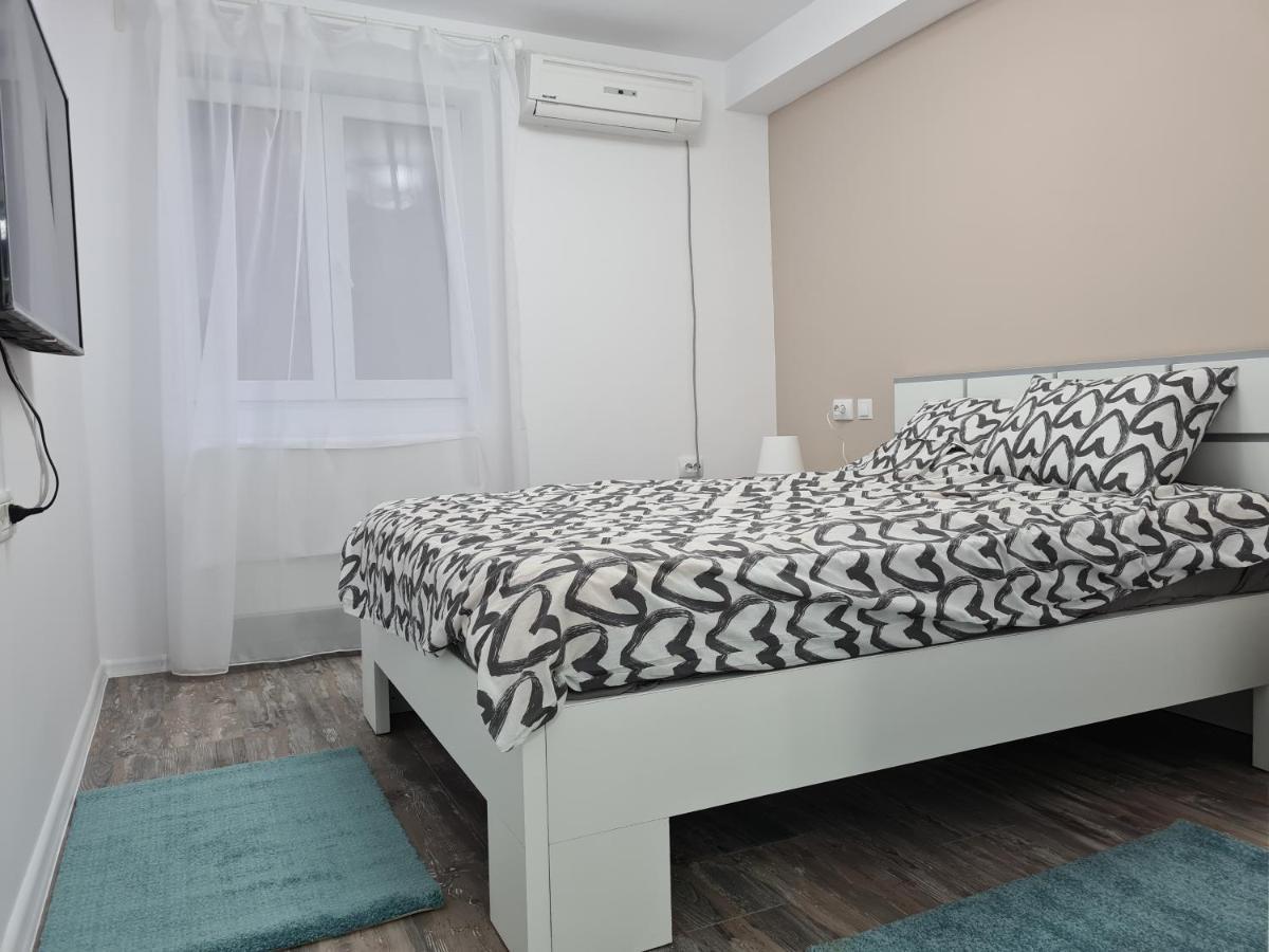 Apartament Terra Apartment Targoviste Bagian luar foto