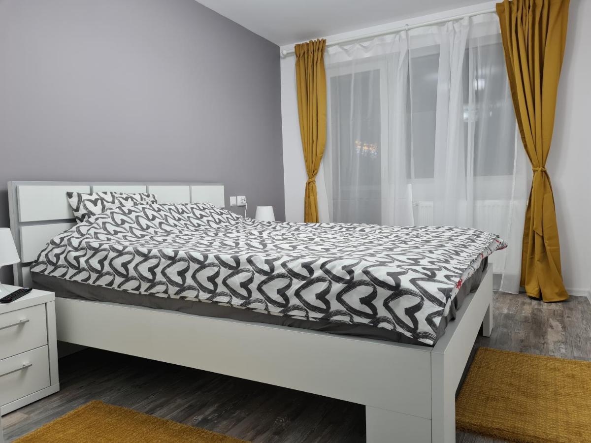 Apartament Terra Apartment Targoviste Bagian luar foto